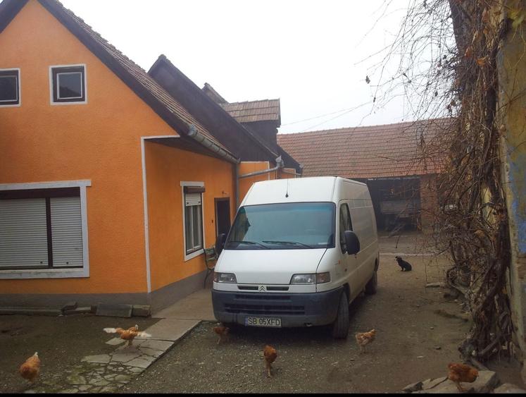 Casa individuala de vanzare curte si gradina suprafata 1500mp - 3
