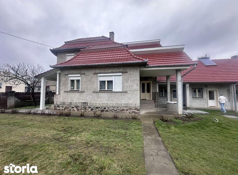 Casa cu etaj in loc linistit - 1