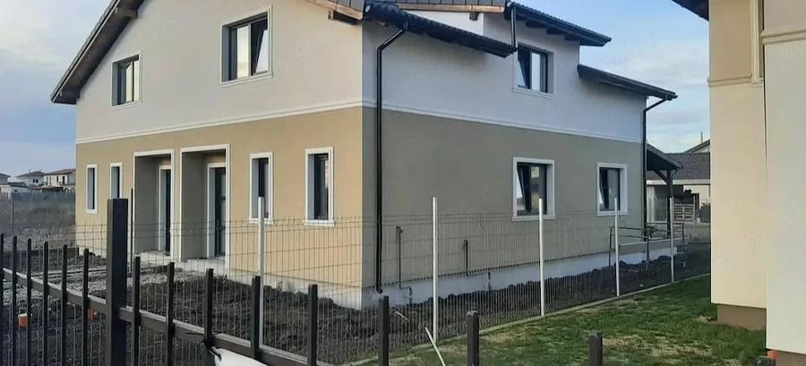 Casă cu Teren 300 Mp în Central