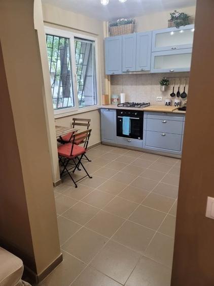 Apartament cu 2 camere semidecomandat, mobilat în Domenii