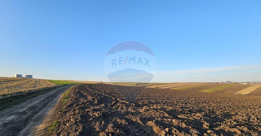 Teren extravilan 30077mp Stroiesti / Soseaua DN17, Suceava - 2