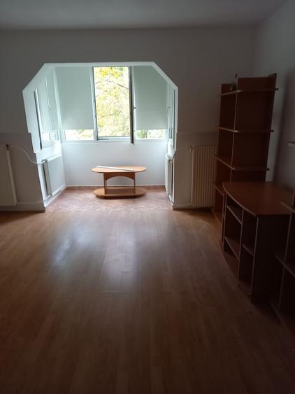 Apartament cu 2 camere semidecomandat în Rogerius