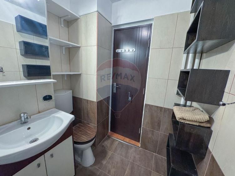 De inchiriat – Apartament elegant cu 3 camere,  Zona Piata Rosetti - 9