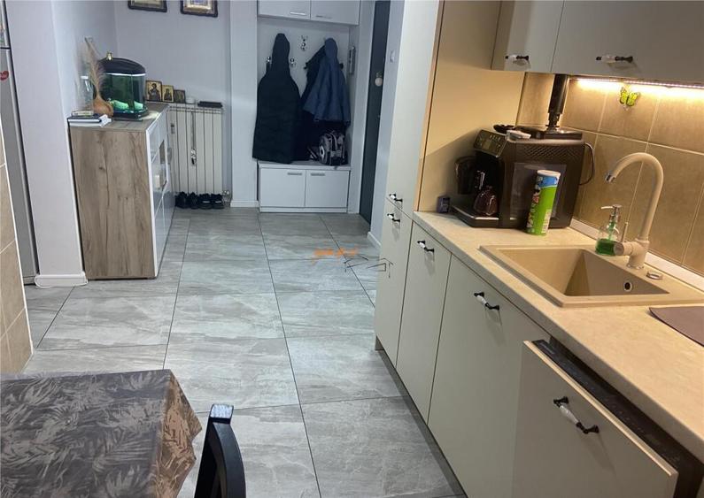 Apartament 3 camere, zona Liceul Economic -str Longinescu , - 4