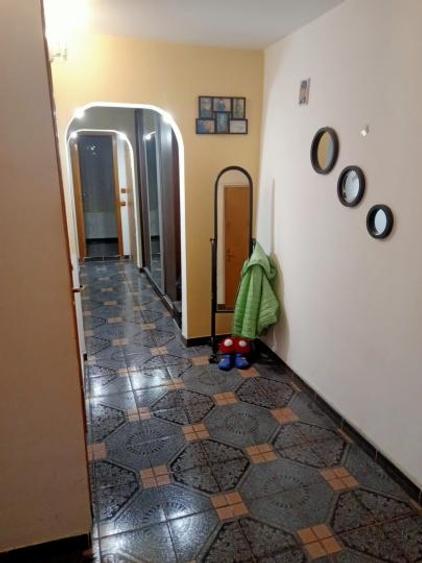 Bd. Basarabia - 3 cam, suprf. 69 mp, decom, mob/util,bloc reabilitat - 6