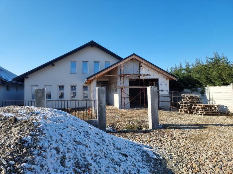 Vila Sinmartin-Apateu,P, constr 2023, SC 240 mp ,TER.668 MP - 1