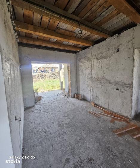 Casă cu 4 camere cu Teren 1200 Mp în Central