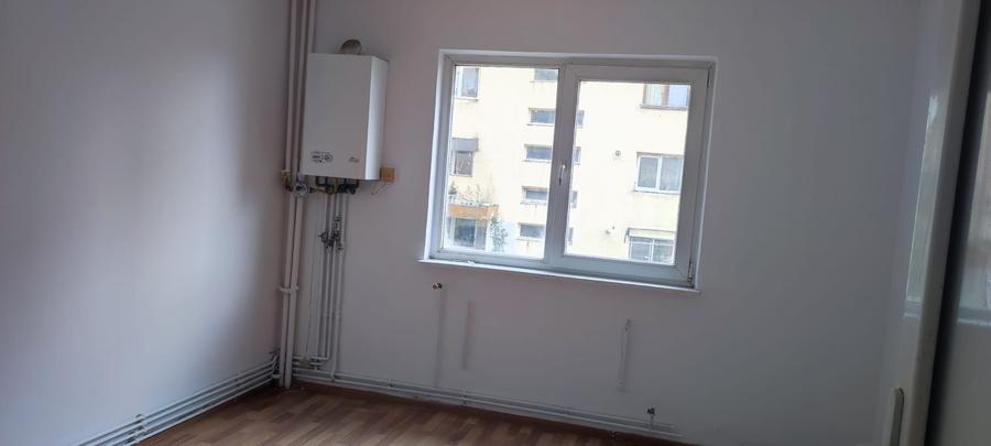 Garsoniera etaj 1 zona 13 Decembrie Brasov - 1