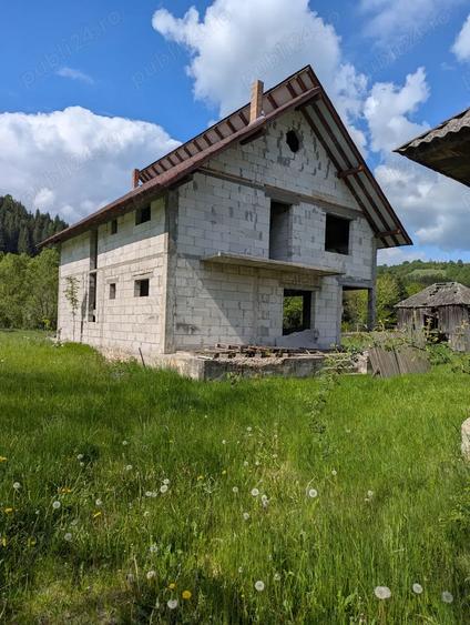 Vand casa ?i teren in comuna Moisei langa drumul principal DN 18 - 2