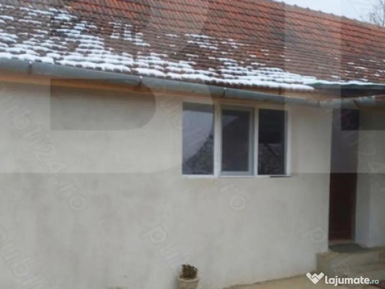 Casa de vanzare intr-o zona lini?tita, sus pe deal, cu - 1