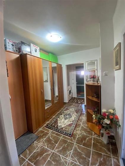 APARTAMENT 2 CAMERE, 2 BALCOANE DE VANZARE IN ONESTI ,CARTIER MAL - 9