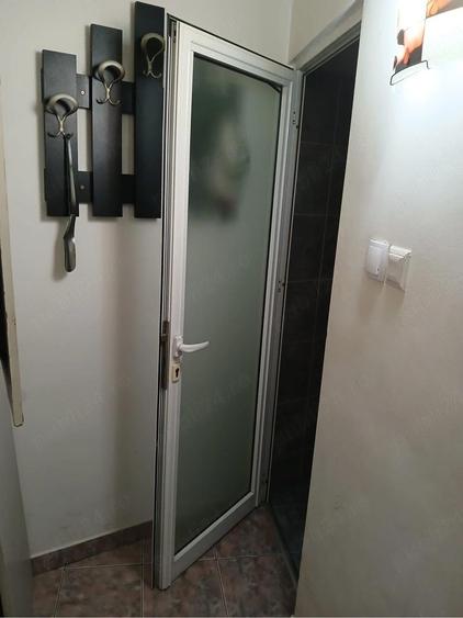 ofer spre vanzare garsoniera zona Crisan, etaj 3 - 11