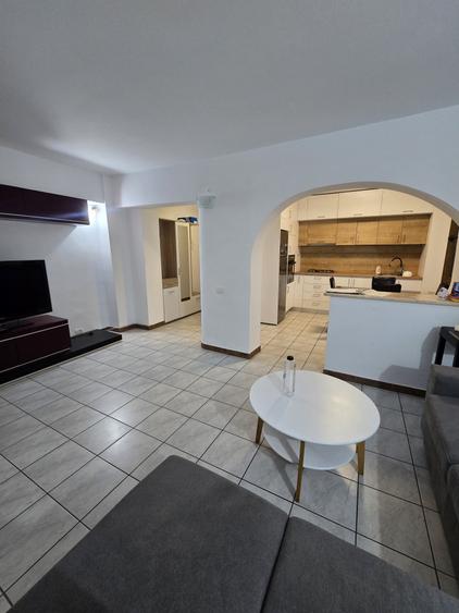 Apartament cu 3 camere decomandat, mobilat în Dorobanților