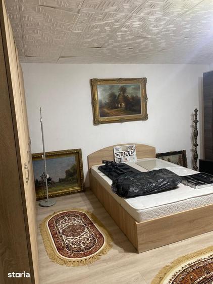 Casă cu 6 camere cu Teren 439 Mp în Petros