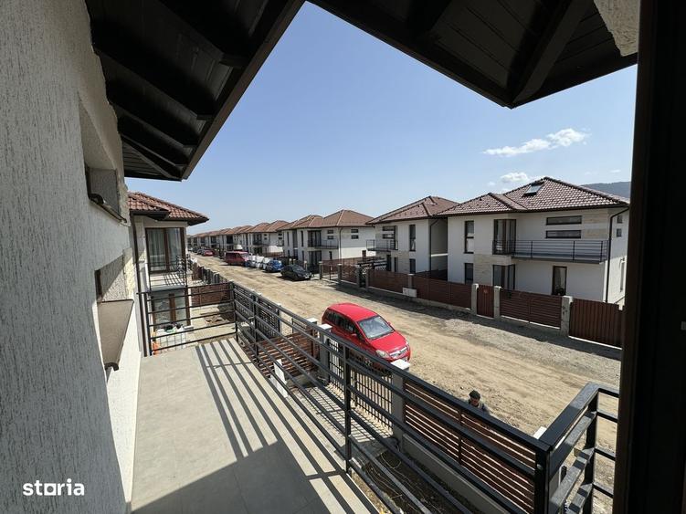Casă cu 4 camere decomandat cu Canalizare în Central