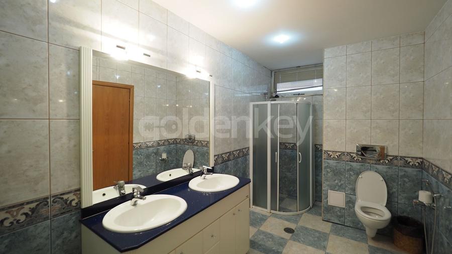 Casă individuală cu 8 camere cu Canalizare în Herăstrău