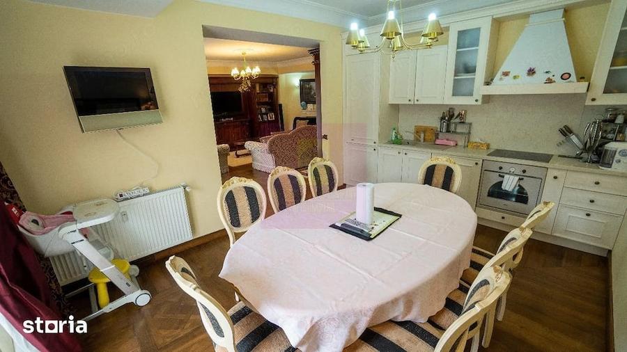 Apartament cu 4 camere decomandat în Clăbucet