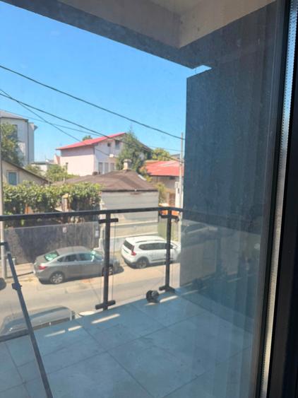 Apartament cu 3 camere semidecomandat în Crângași