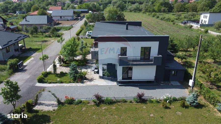 Casă cu 4 camere în Mera