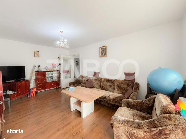 Apartament cu 4 camere decomandat, mobilat în Bulgaria