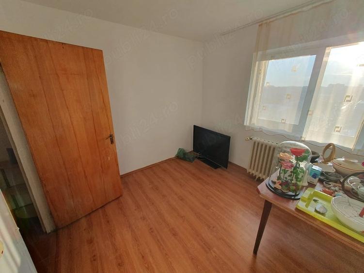 Apartament cu 4 camere decomandat în Costin Georgian