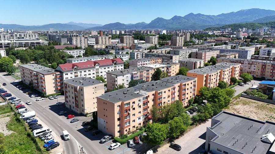 Garsonieră decomandată, mobilată în Tractorul