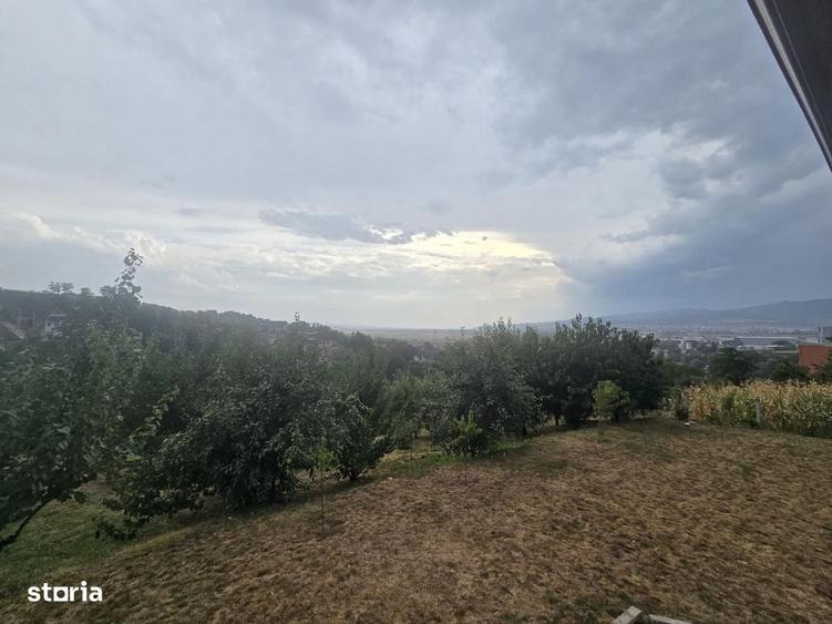 Casă cu 4 camere cu Teren 1239 Mp în Central