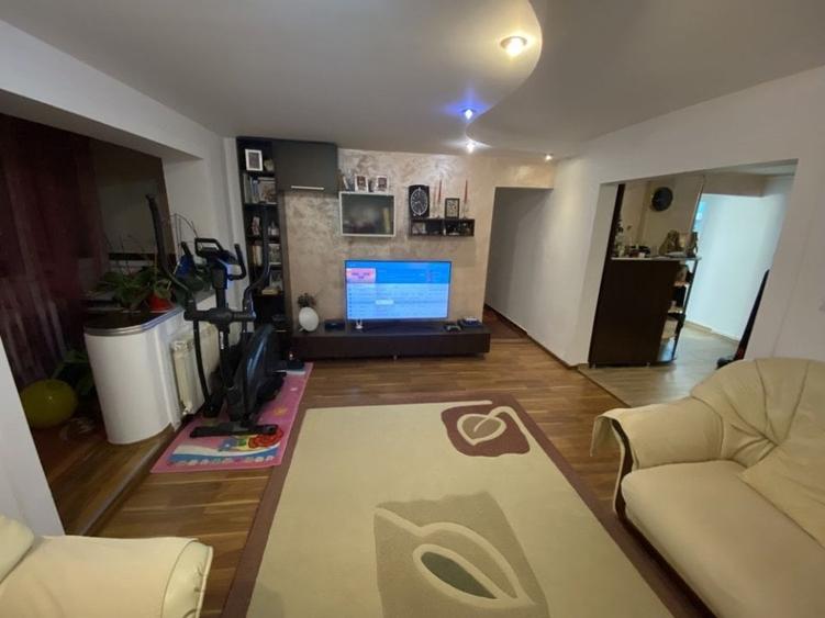 Apartament cu 3 camere decomandat în Zimbru