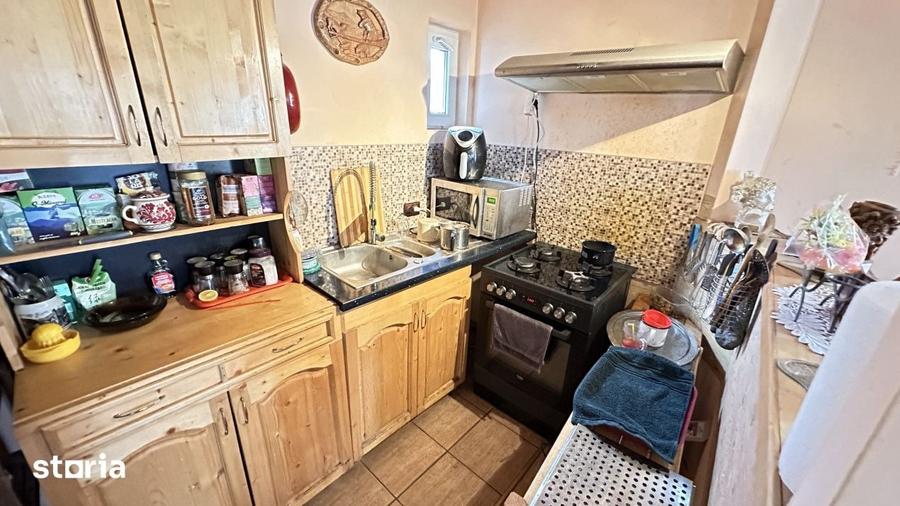 Casă cu 4 camere cu Teren 300 Mp în Central
