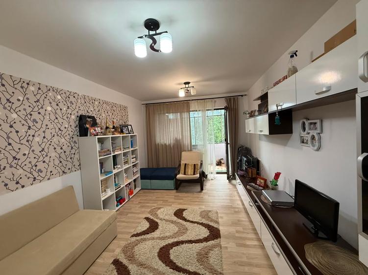 Apartament cu 3 camere decomandat în Gojdu