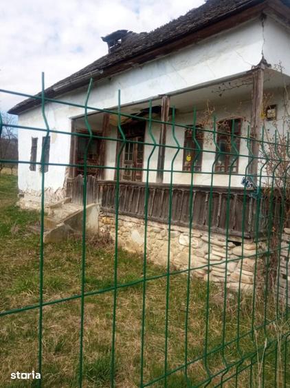 Teren de 2600 mp, în Domnești