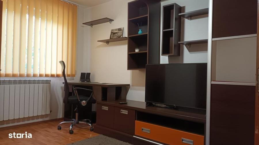 Garsonieră decomandată în Costin Georgian