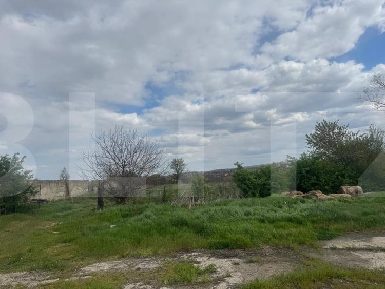 Spațiu comercial, de 4,294 mp, în Periferie