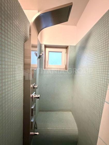 Apartament cu 3 camere semidecomandat în Tractorul