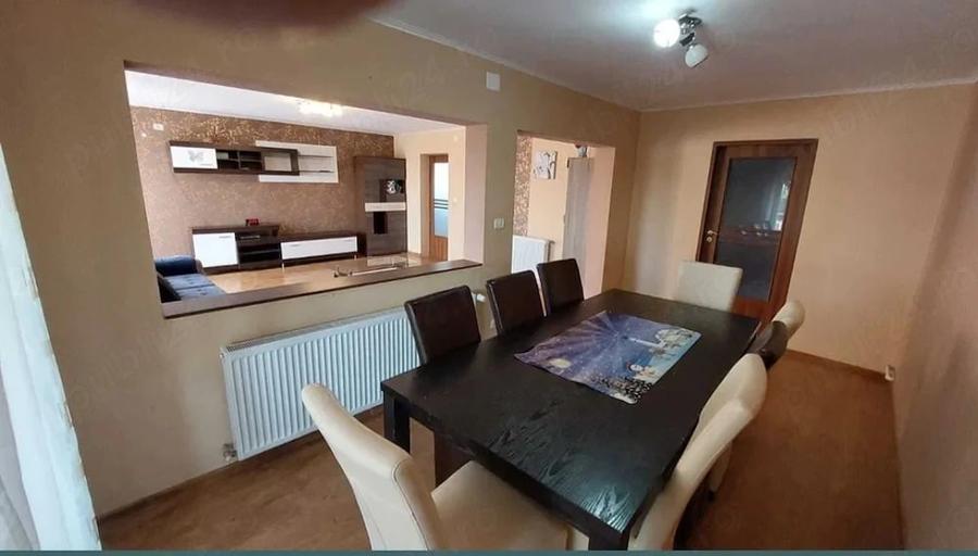 Casă cu 6 camere cu Teren 550 Mp în Central