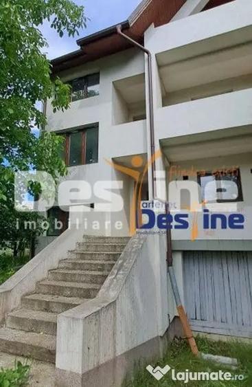 Casă cu 11 camere cu Teren 500 Mp în Valea Lupului