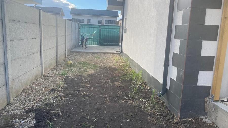 Duplex cu 4 camere cu Canalizare în Nord-Est