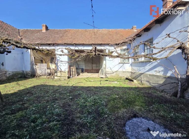 Casă cu 4 camere cu Teren 1440 Mp în Bârzava