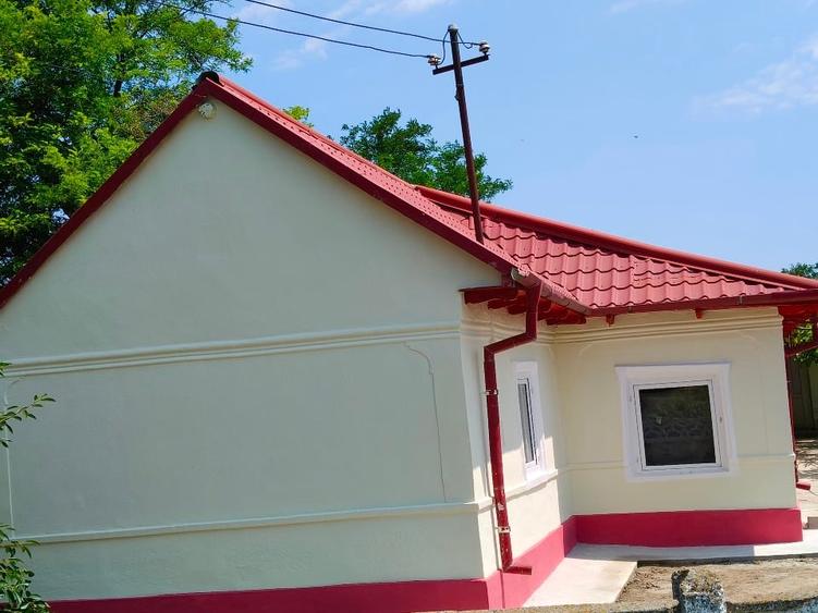 Casă individuală cu 5 camere cu Canalizare în Corbu