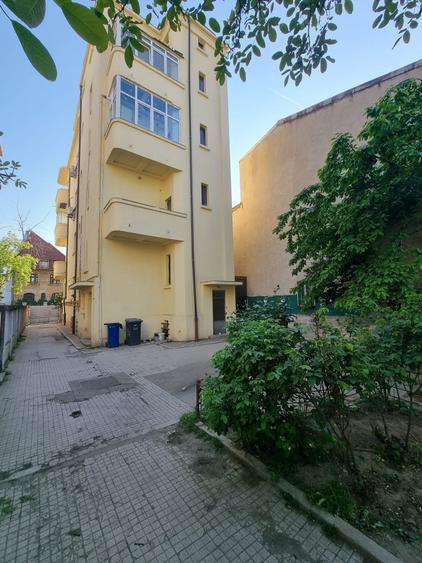 Dacia - 3 Camere - Garaj - Curte - 30