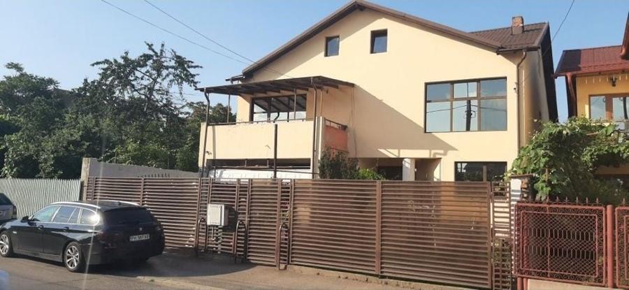 Inchiriez casa zona Biserica Sf . Vasile - 1