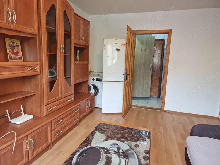 Inchiriez camera de camin cu bucatarie si baie - 4