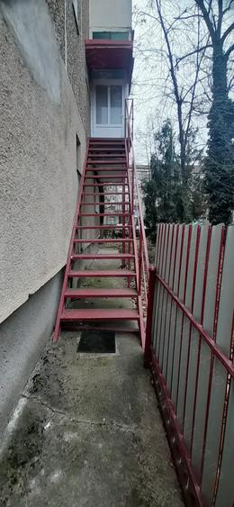 Vand garsoniera in zona decebal la etajul 1 - 6