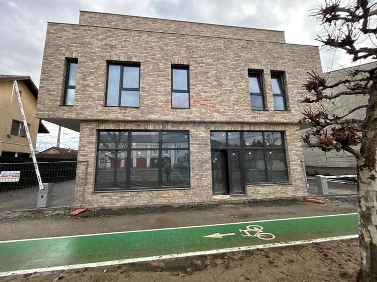 Spațiu comercial STRADAL 110mp 3.2 i de închiriat în zona V. LUCACIU - 1