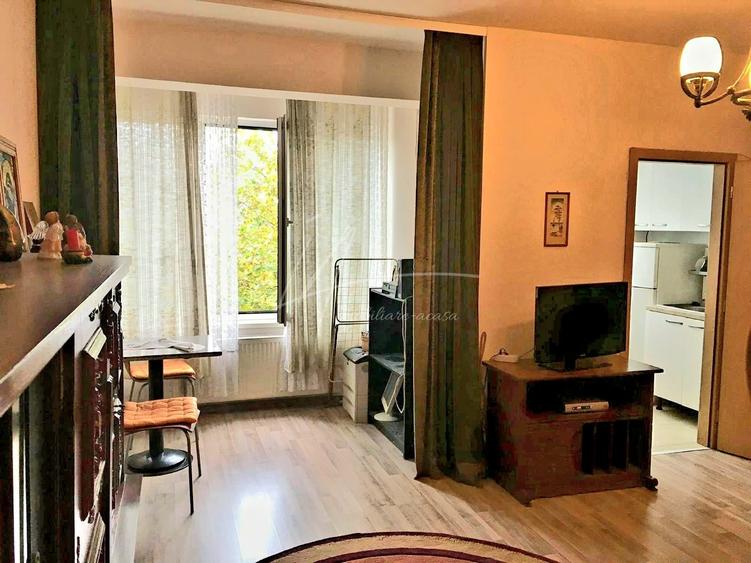 Garsoniera spatioasa-41 mp. Prelungirea Ghencea 281, posibil 2 camere. - 2