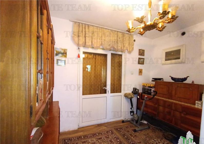 Casa, gradina si curte intr - un peisaj de poveste, aici in - 8