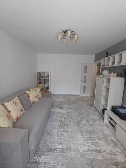 Apartament cu 2 camere decomandat în Km 5