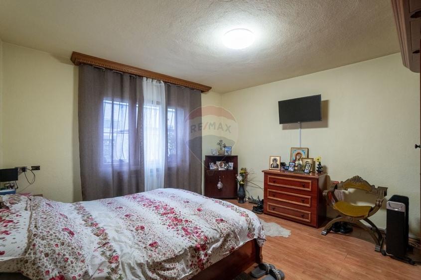 Casa individuala 160 mp, 1.200 mp teren, garaj si spatiu comercial - 14