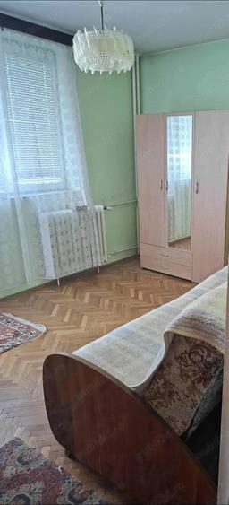 De inchiriat apartament 3 camere strada Sovata - 1