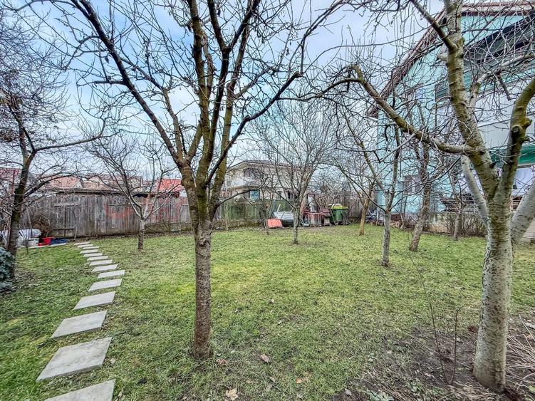 Apartament cu 2 camere decomandat, mobilat în Bulgaria